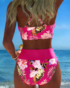 Bikini Floral con Abertura y Diseño Contrastante