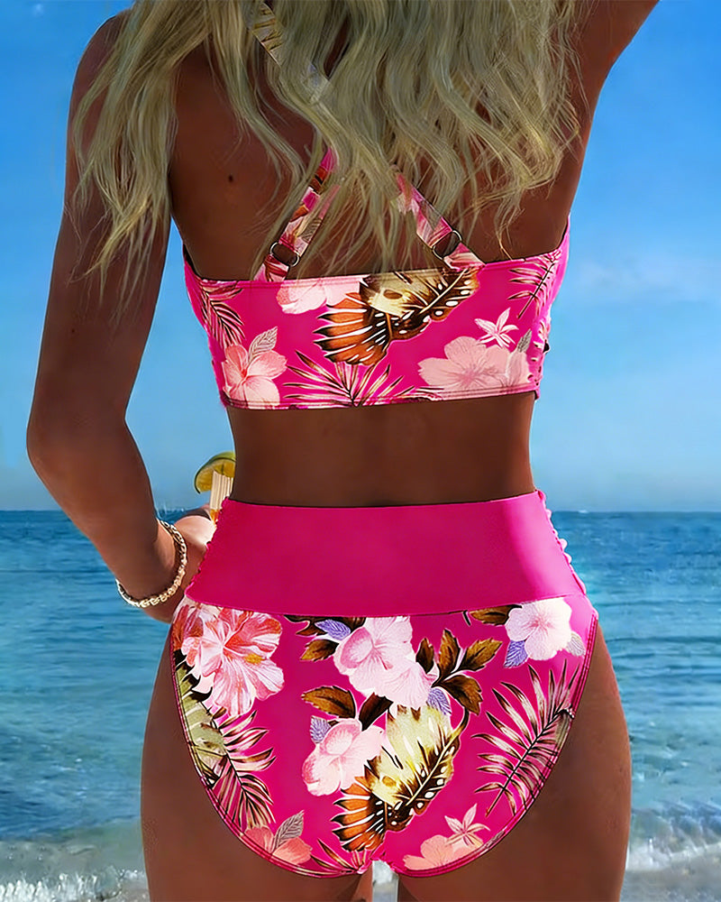 Bikini Floral con Abertura y Diseño Contrastante