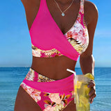 Bikini Floral con Abertura y Diseño Contrastante