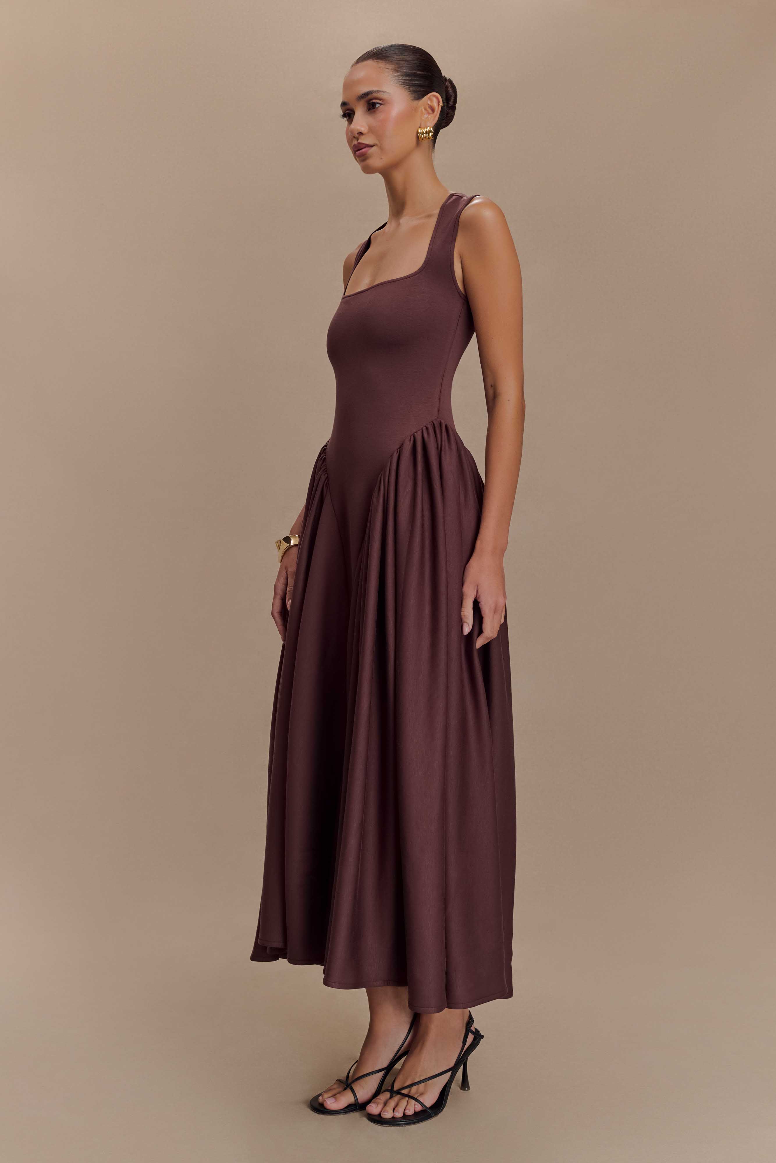 Sara - Vestido midi de punto marrón