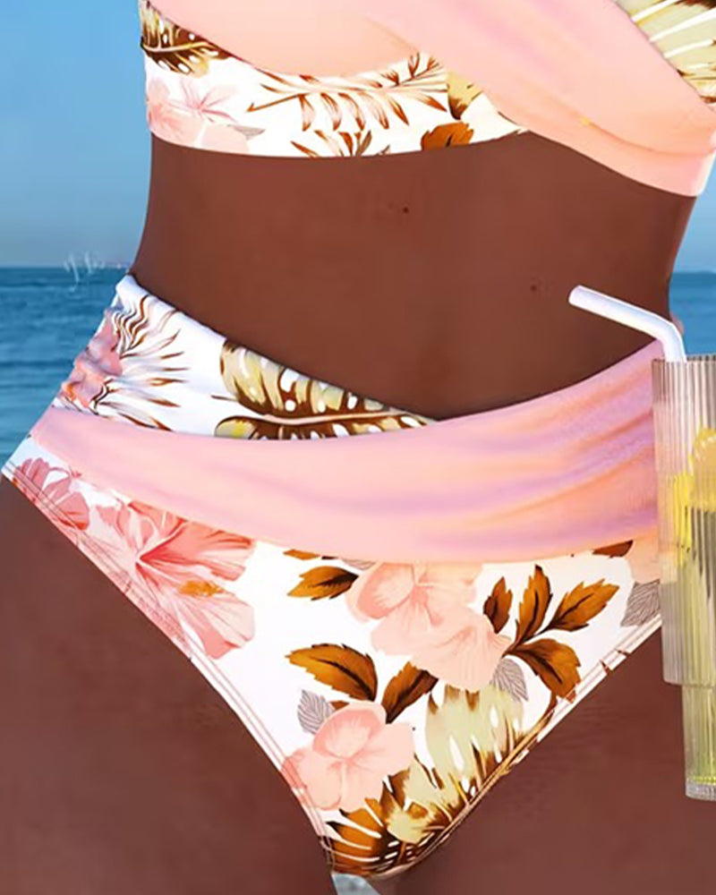 Bikini Floral con Abertura y Diseño Contrastante