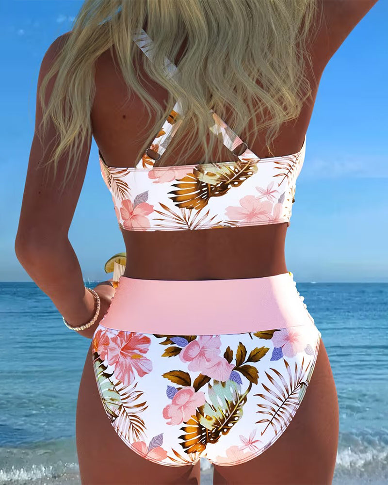 Bikini Floral con Abertura y Diseño Contrastante