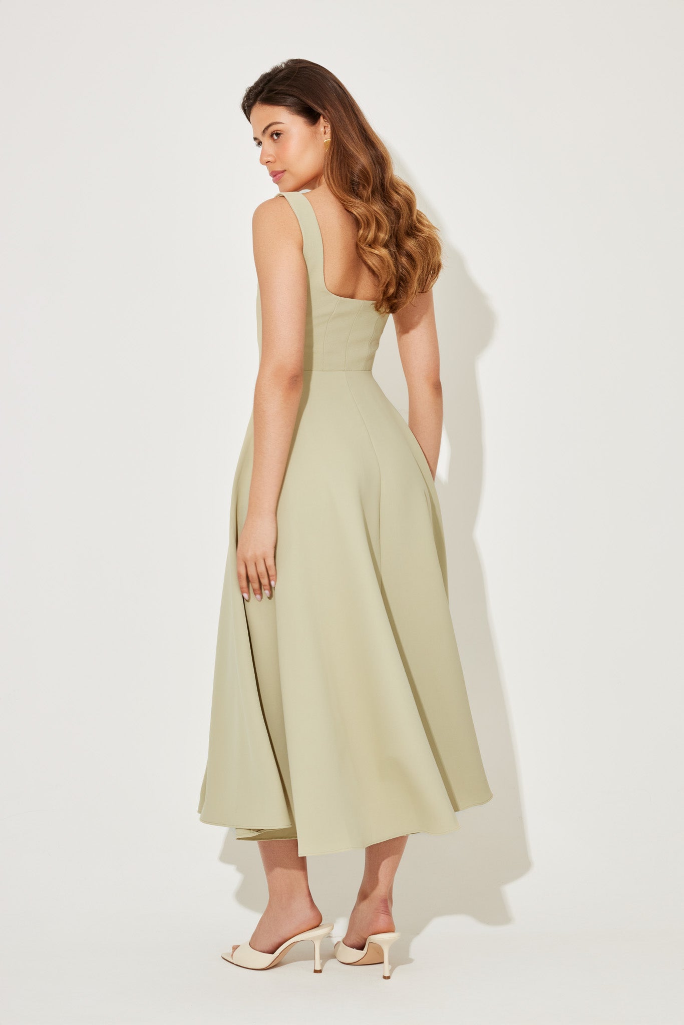 Amélia - Vestido Midi Atemporal