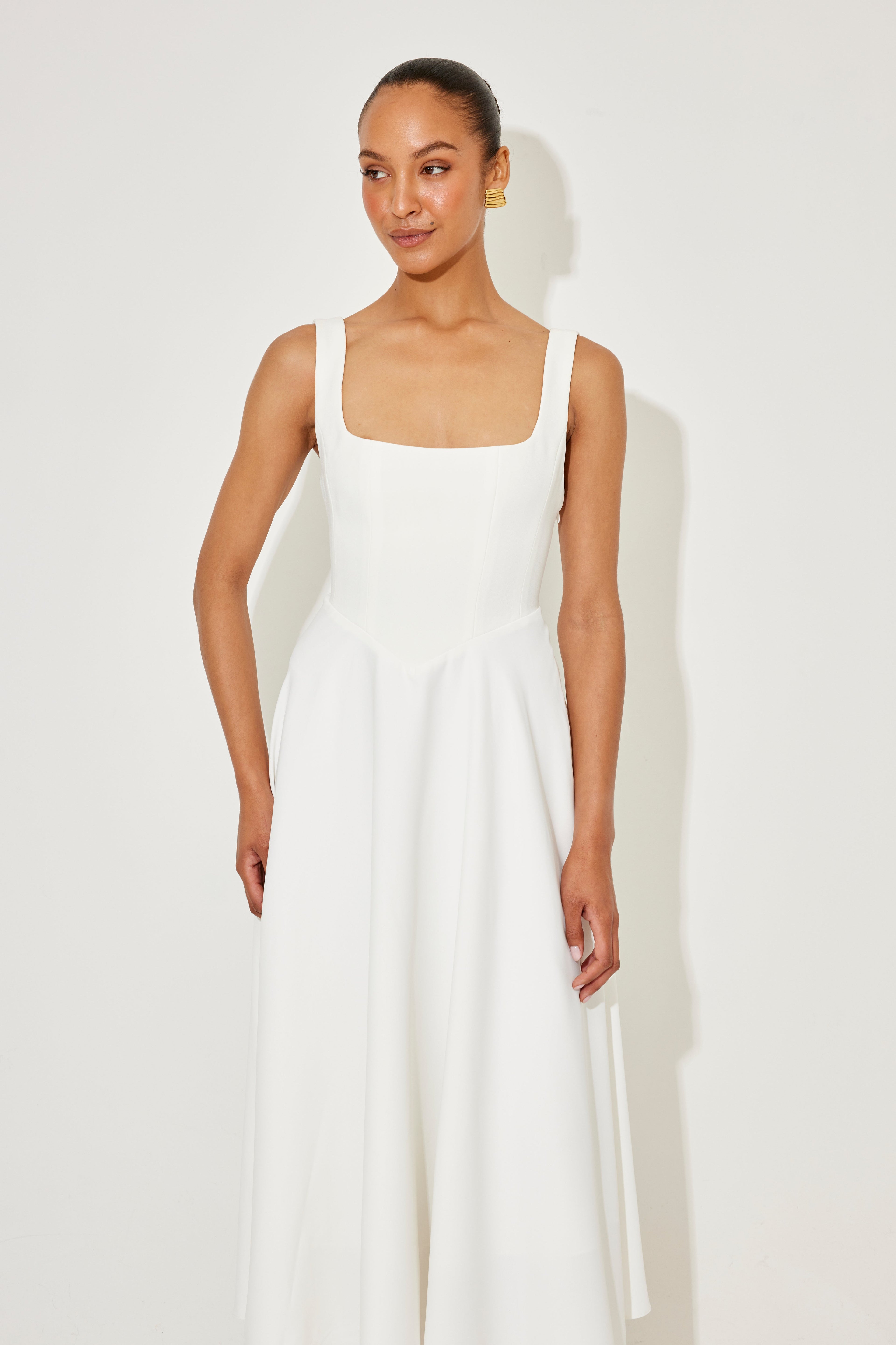 Amélia - Vestido Midi Atemporal
