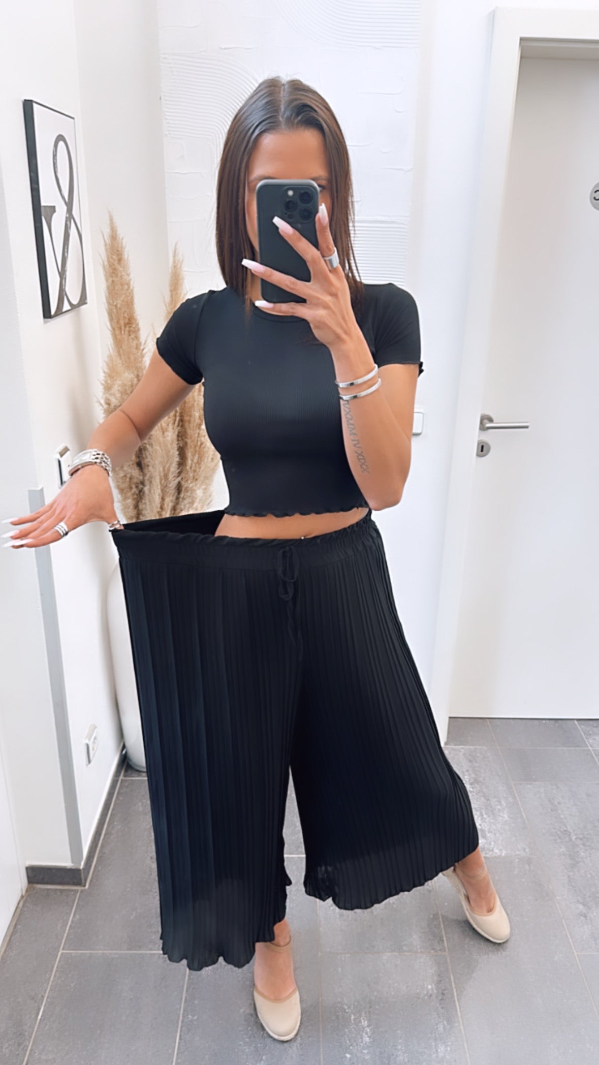 Maia - Pantalones Plisados Negros