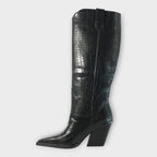 Botas con Diseño Croco y Tacón Elegante