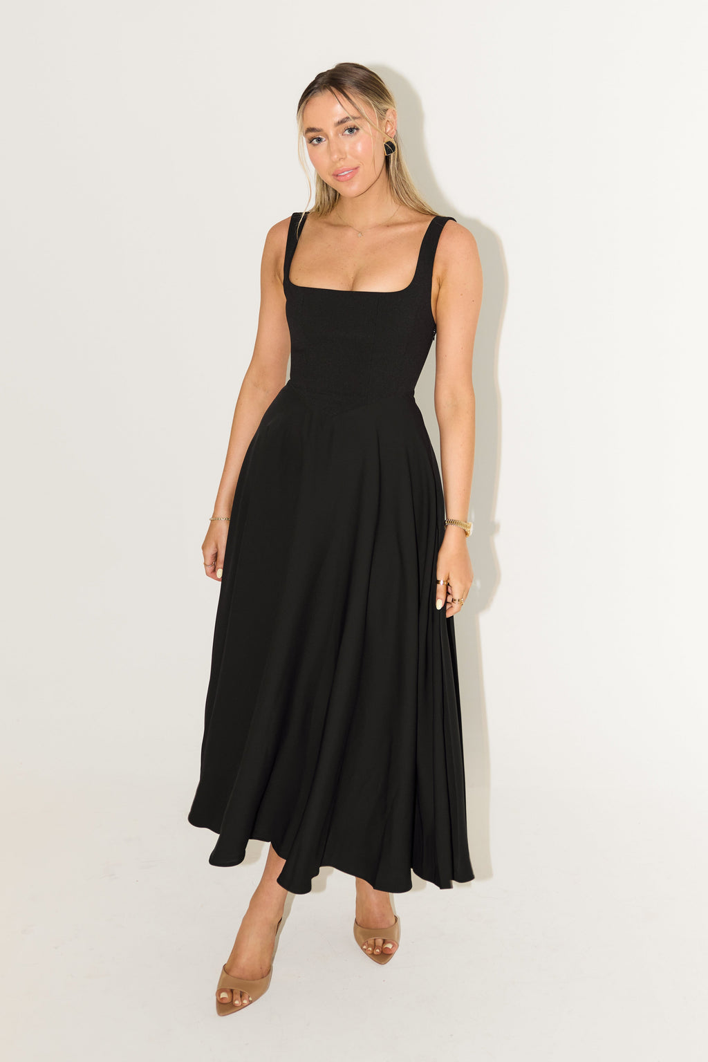 Amélia - Vestido Midi Atemporal