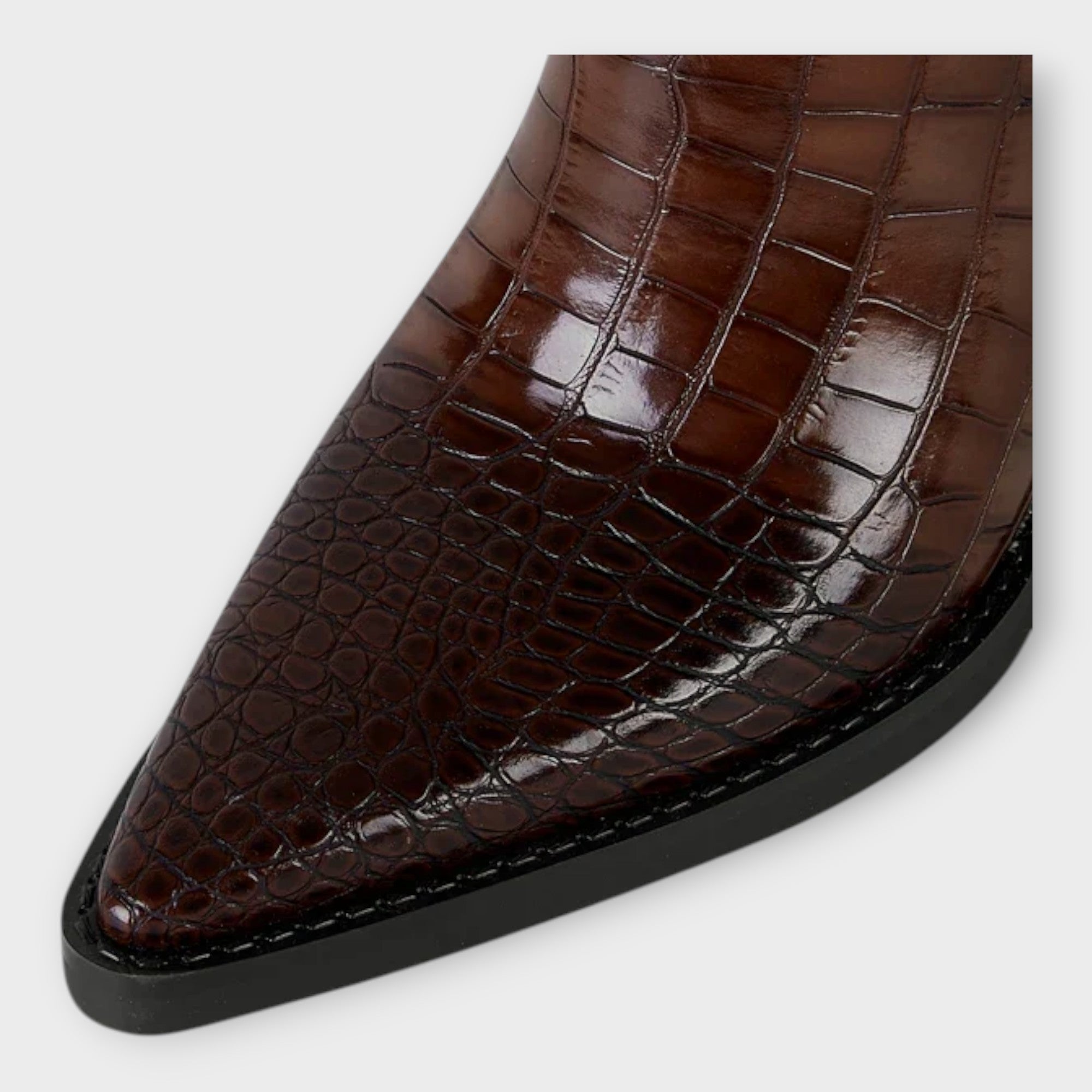 Botas con Diseño Croco y Tacón Elegante