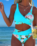 Bikini Floral con Abertura y Diseño Contrastante