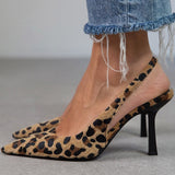 Liorina - Zapatos de tacón en caqui con estampado